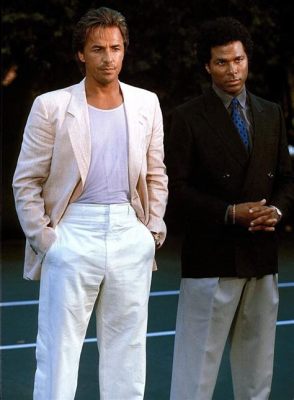  Miami Vice Dedektiflik ve 80'ler Estetiği Birleşince Mükemmel Olmuyor mu?!